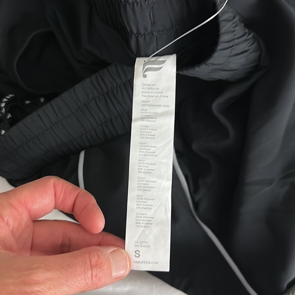Fabletics Black Full Speed Mid-Rise Run Short Small NWT - Picture 12 of 12